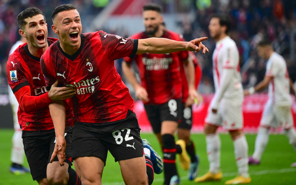 AC米兰后卫因伤退出关键比赛,球队需调整防线 AC米兰后卫因伤退出关键比赛,球队需调整防线