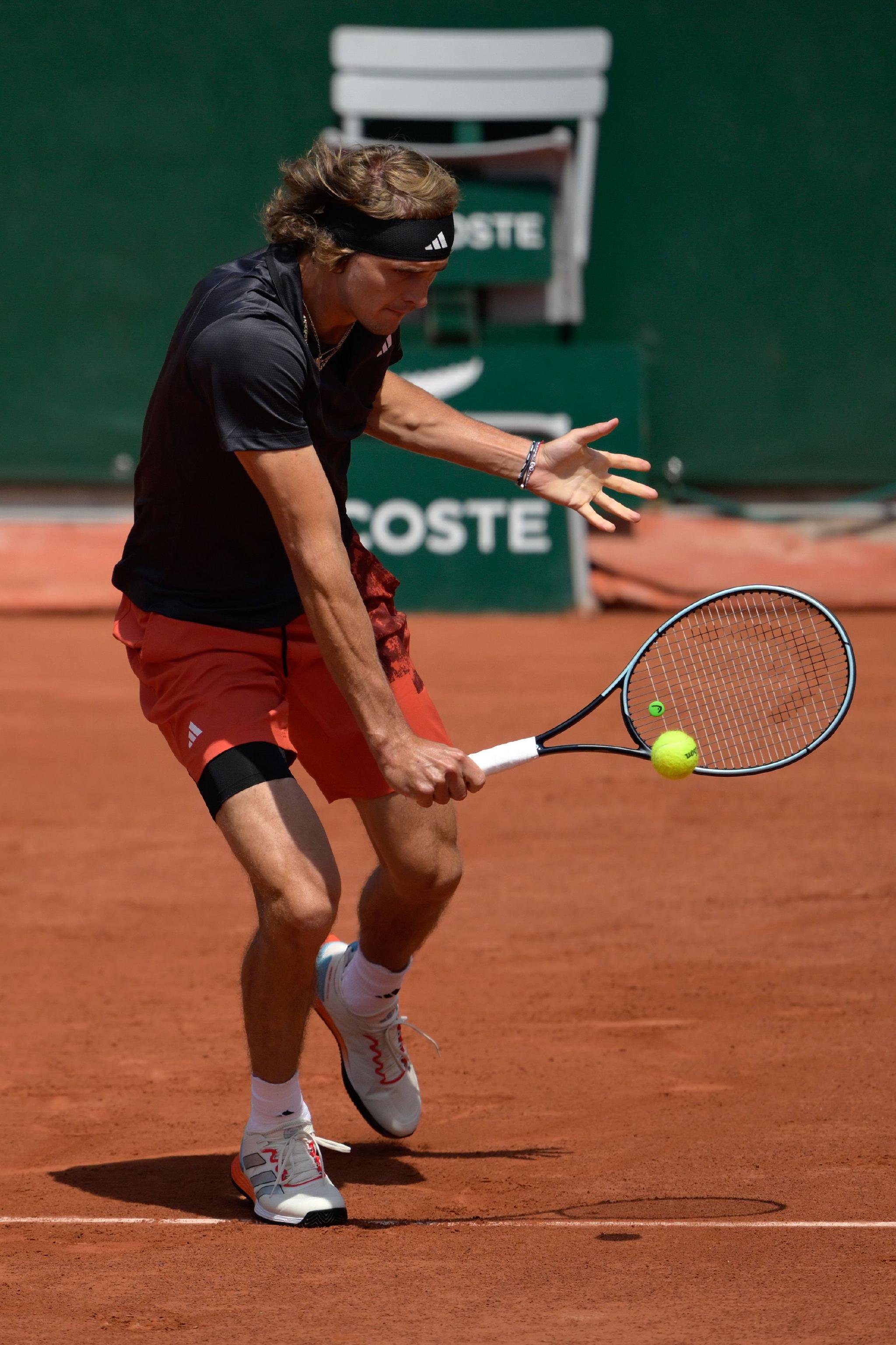 包含德国网球队翻盘意大利网球队，兹维列夫惊艳世界的词条