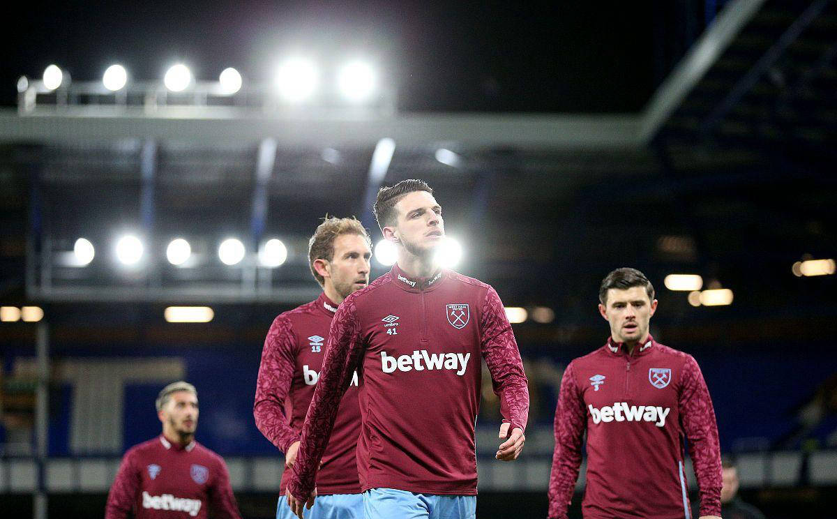 西汉姆联后防失误频频，球队保级压力巨大的简单介绍