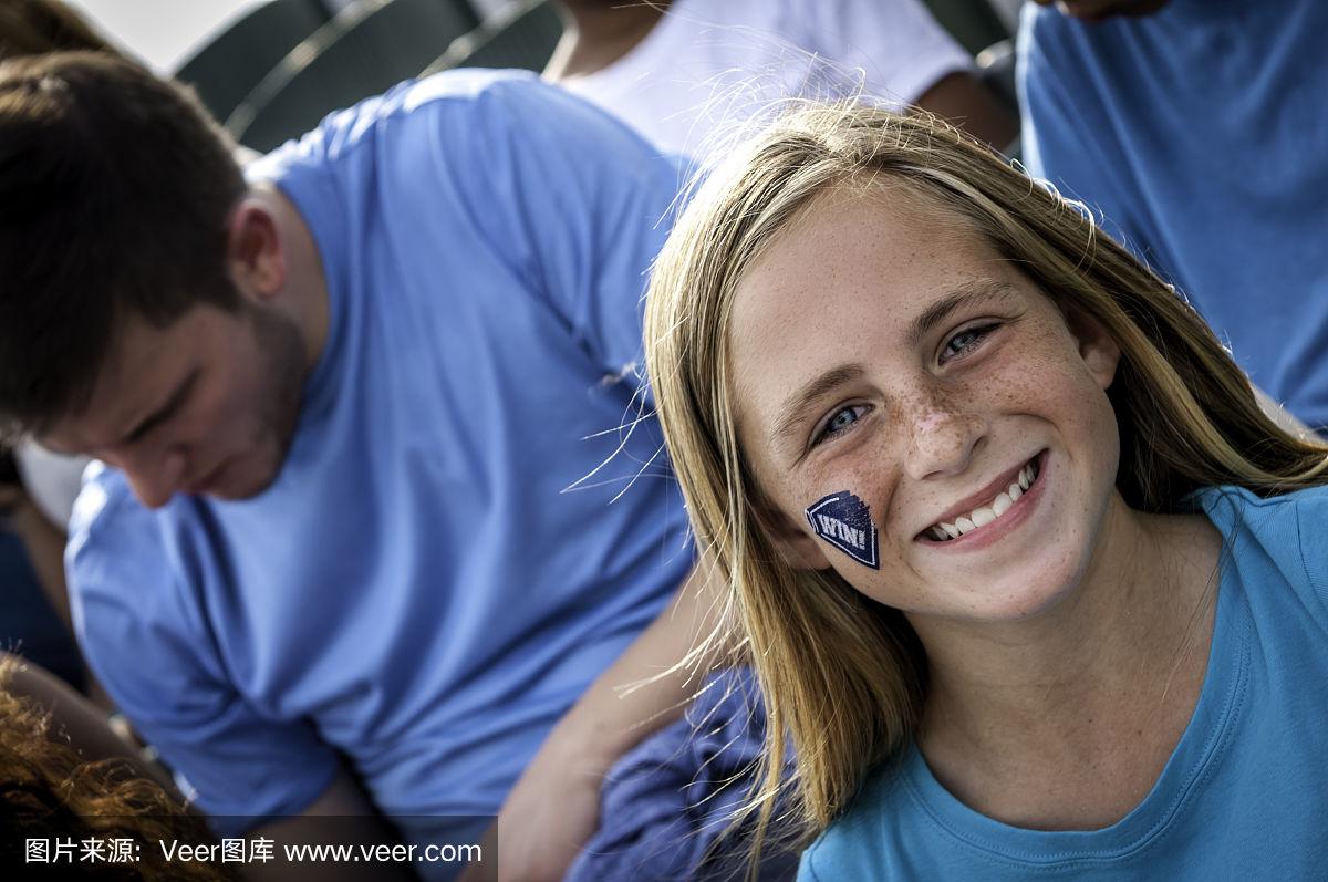 关于胜负不分明的局势,场外球迷为之疯狂呐喊的信息 关于胜负不分明的局势,场外球迷为之疯狂呐喊的信息