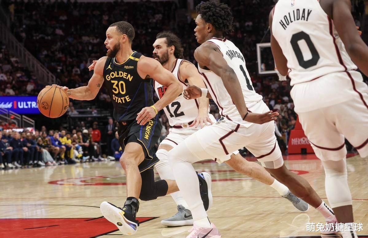 勇士队在最新一场胜利中展现出色的团队合作 勇士队在最新一场胜利中展现出色的团队合作