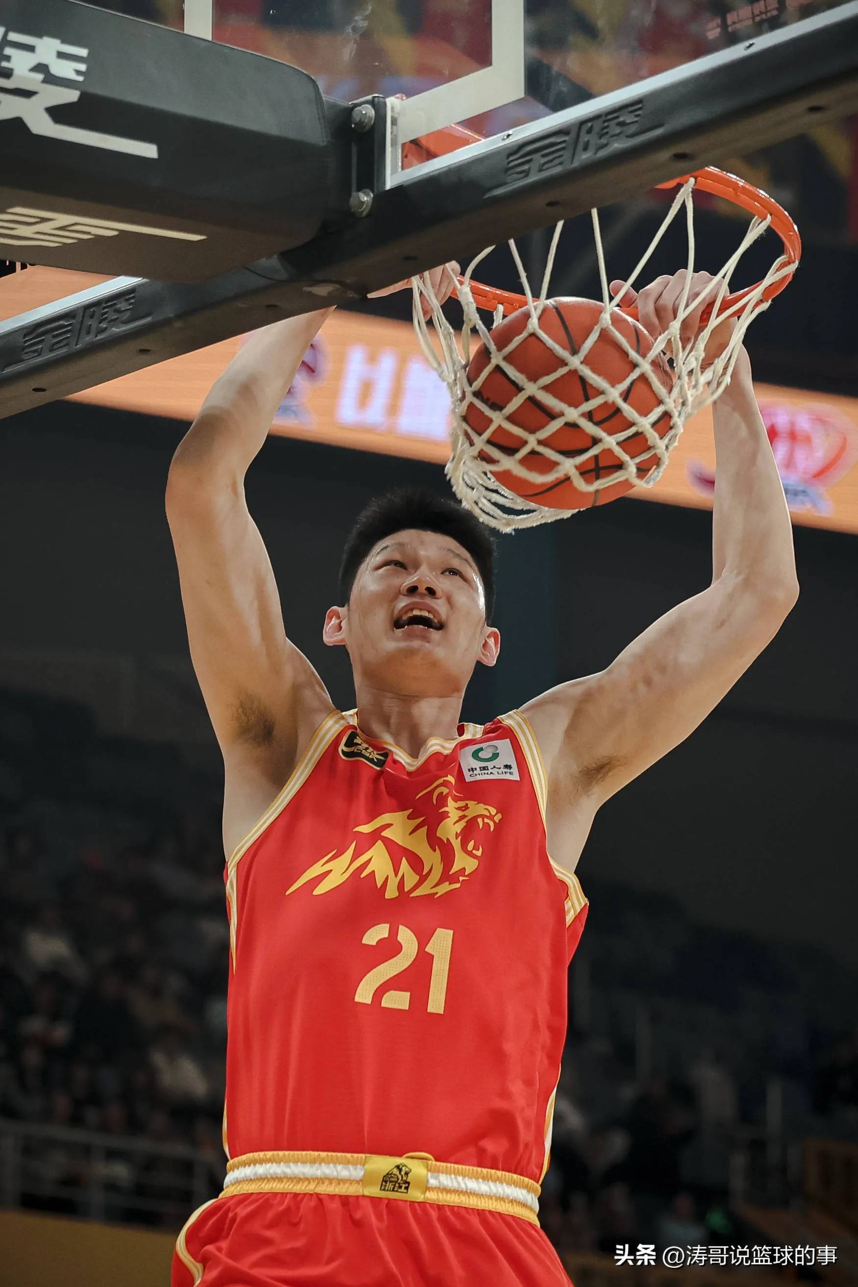 国内球员在近期篮球联赛中表现抢眼 国内球员在近期篮球联赛中表现抢眼