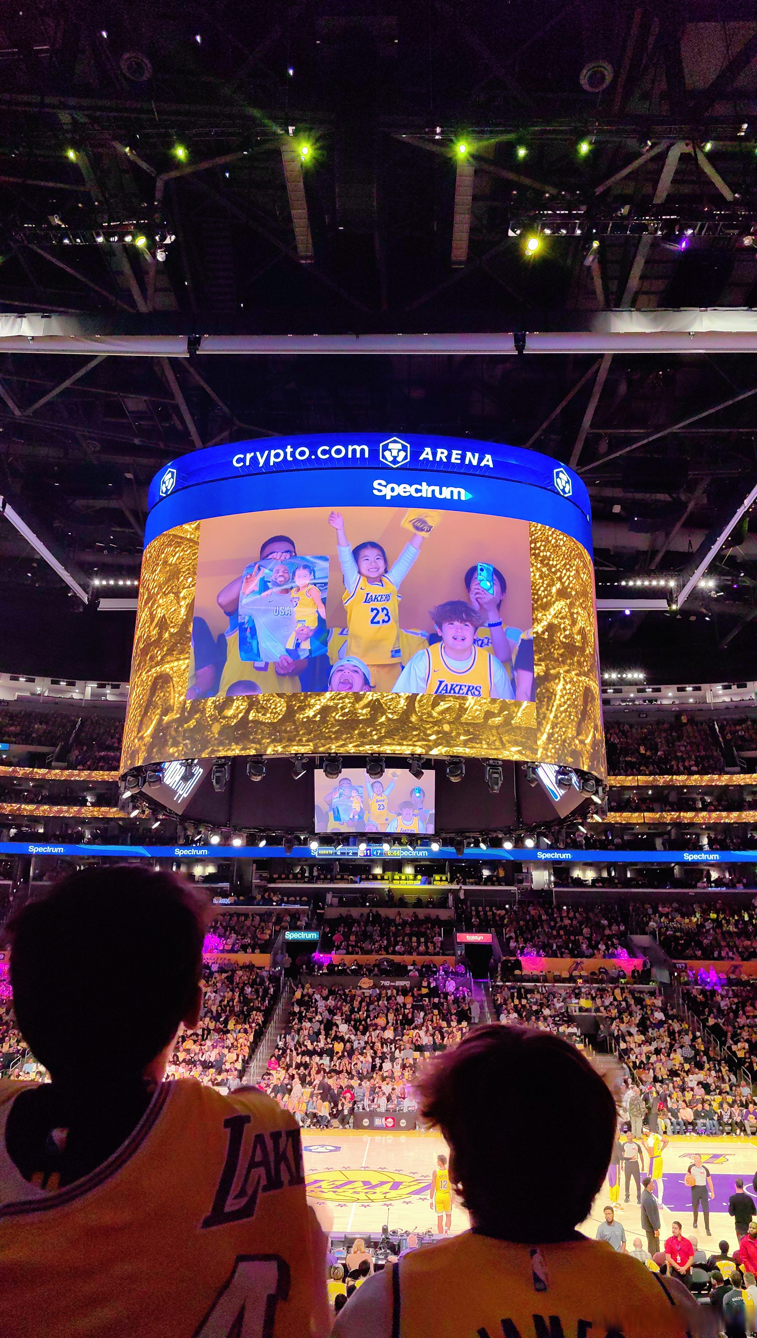 湖人主场告捷,詹姆斯继续霸气表现 湖人主场告捷,詹姆斯继续霸气表现