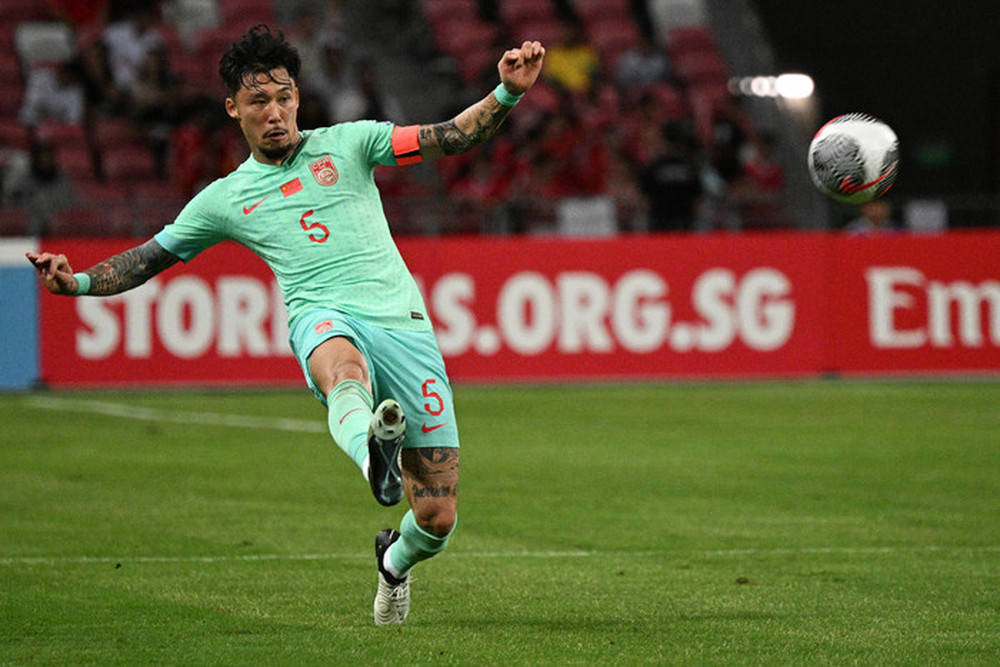 包含昂斯堡球员表现出色，球队士气高涨的词条