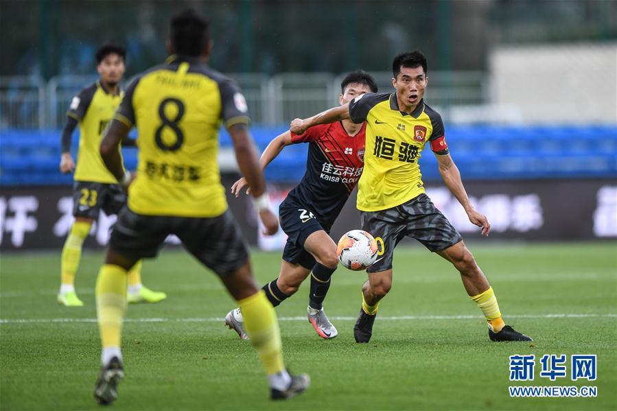 恒大客场轻取佳兆业，维持领跑地位