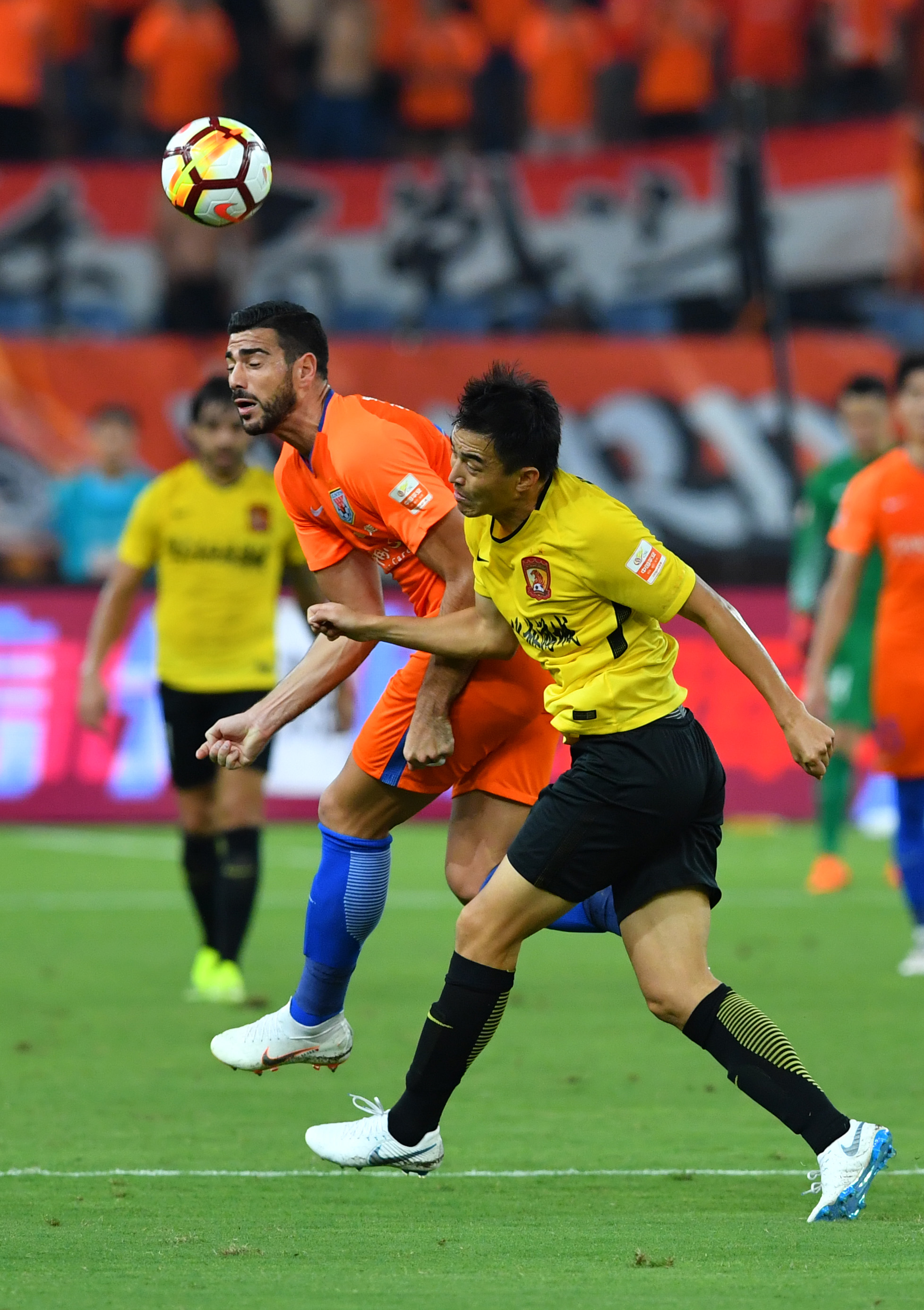 鲁能主场不敌广州恒大，遭遇失利