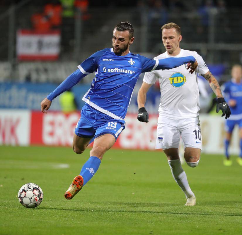 柏林赫塔后卫因红牌遭停赛，球队防线雪上加霜的简单介绍