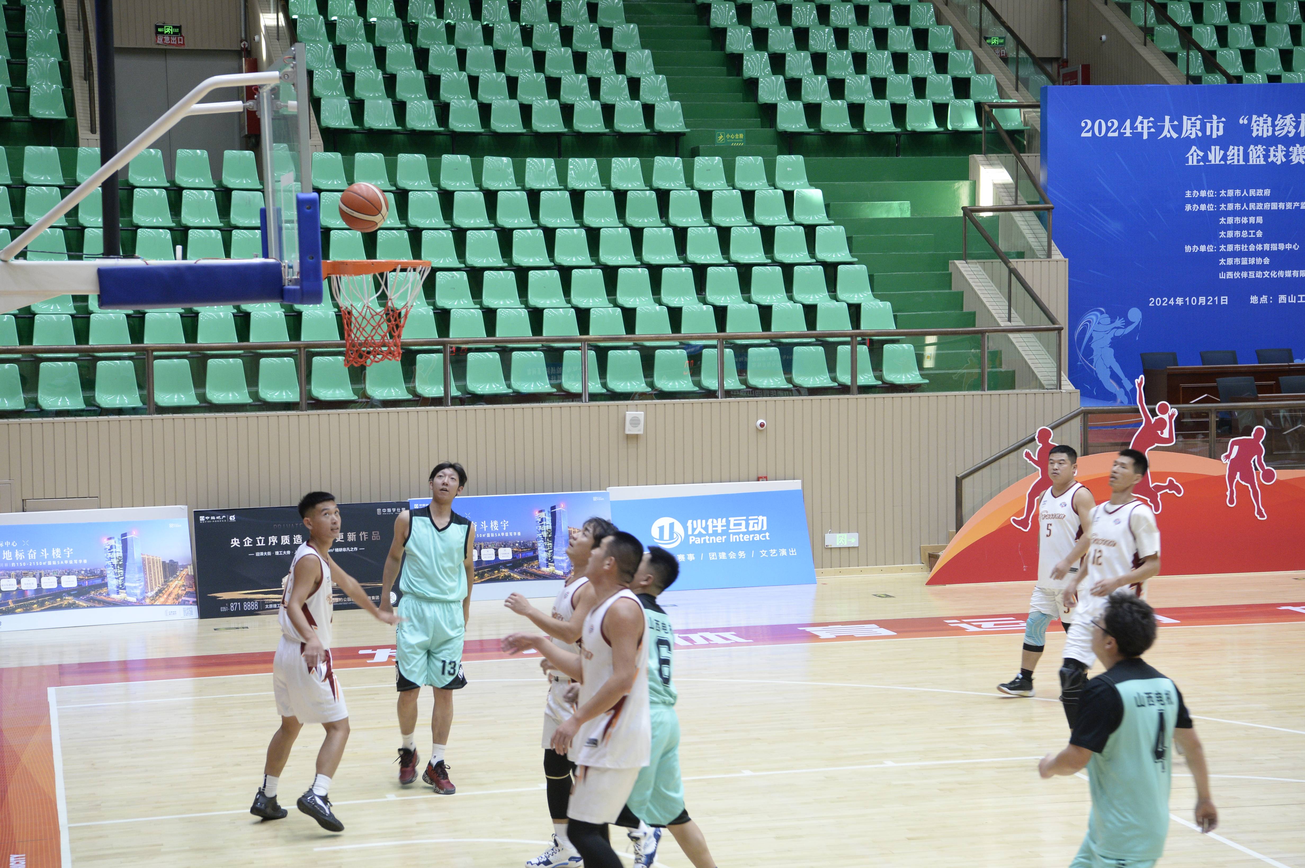 篮球赛场火爆,球员神技妙传引关注的简单介绍 篮球赛场火爆,球员神技妙传引关注的简单介绍