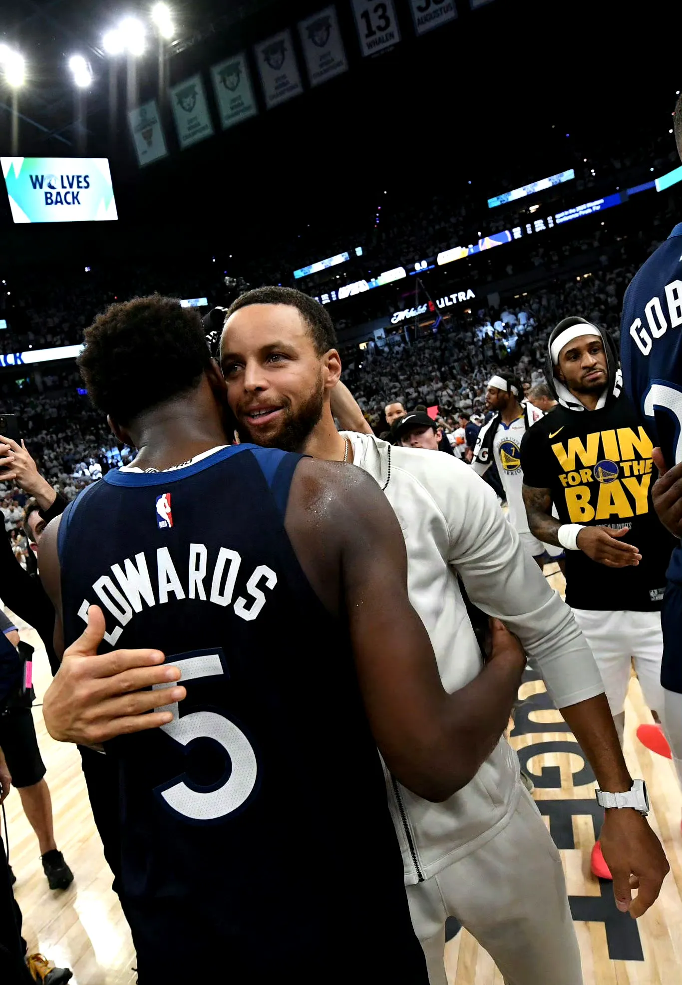 勇士力克雄鹿,库里封盖绝杀告负 勇士力克雄鹿,库里封盖绝杀告负