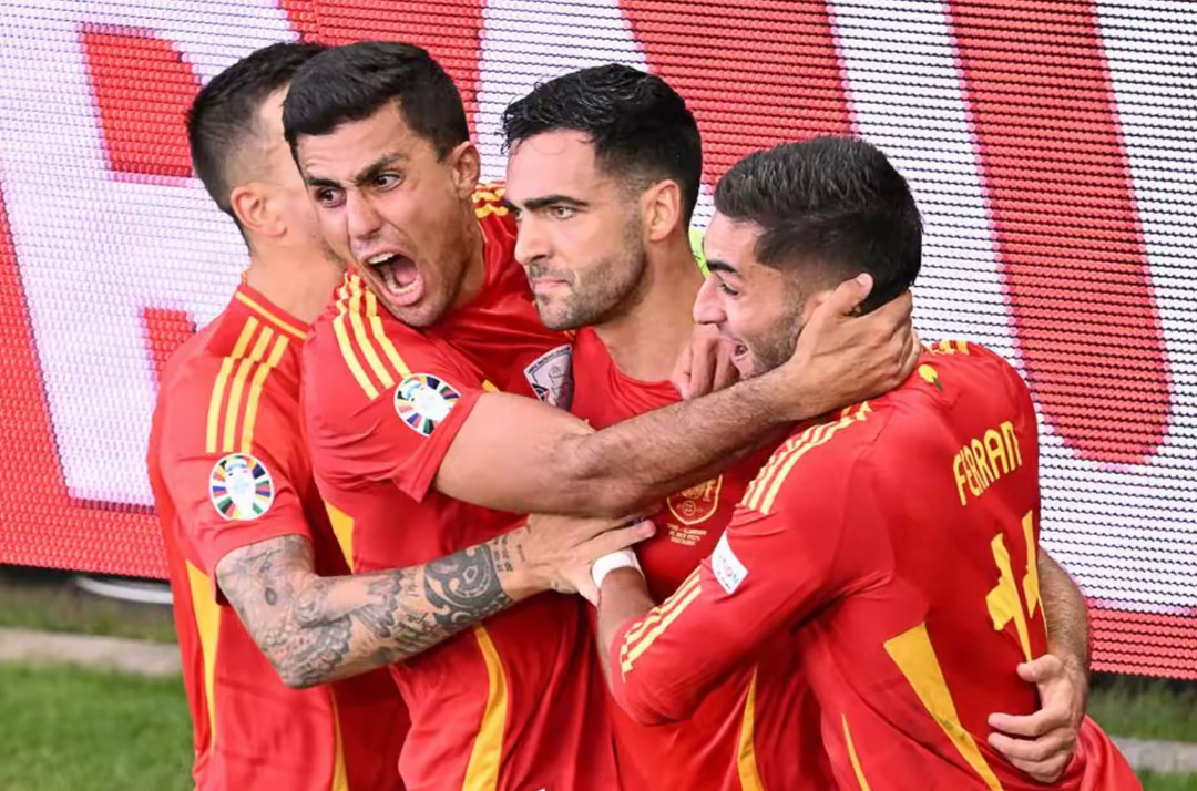 包含欧洲杯预选赛：西班牙主场大胜捷克，毫无悬念的词条