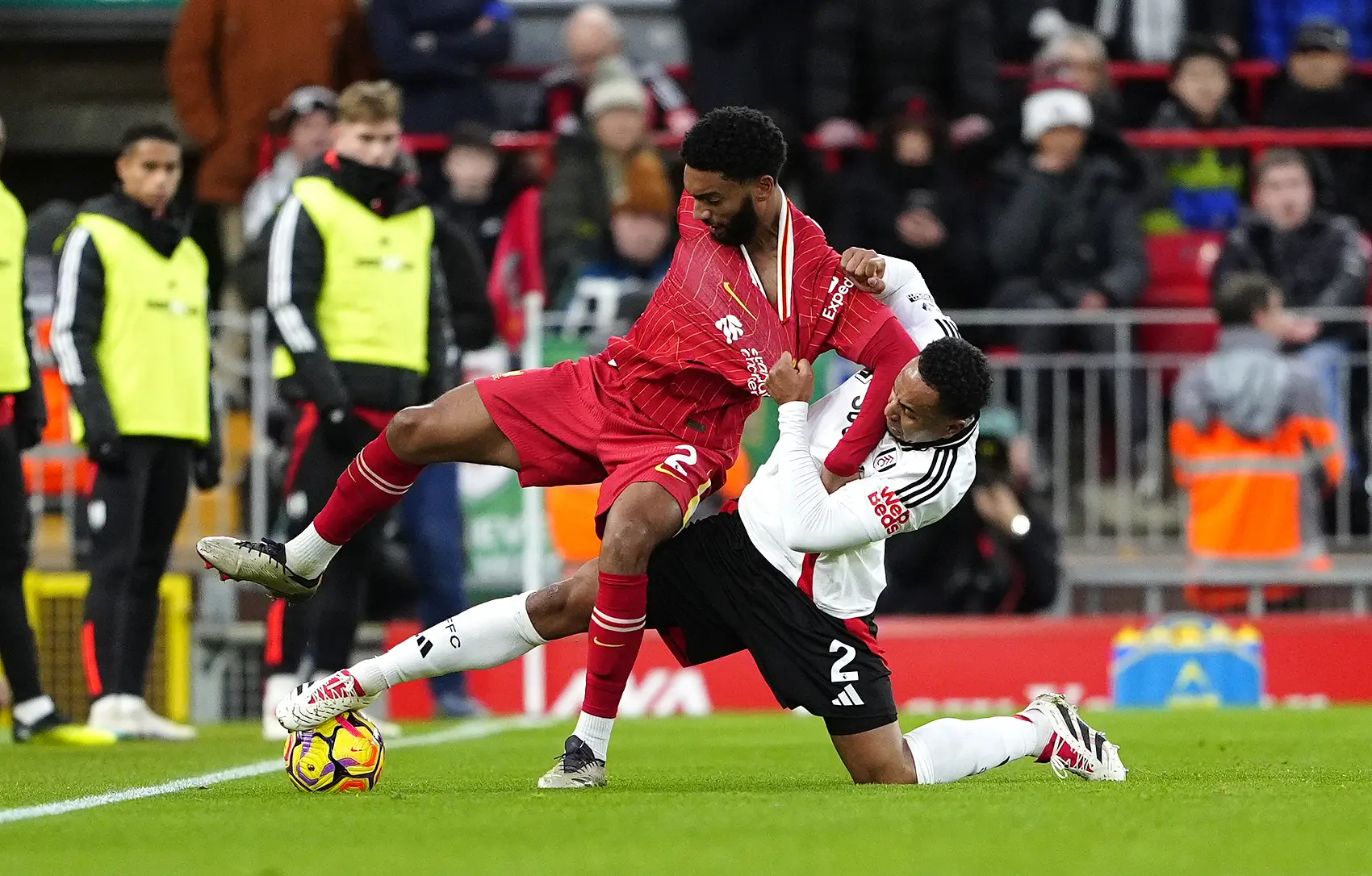 包含瑞士队不敌英格兰惨遭淘汰，晋级梦碎的词条