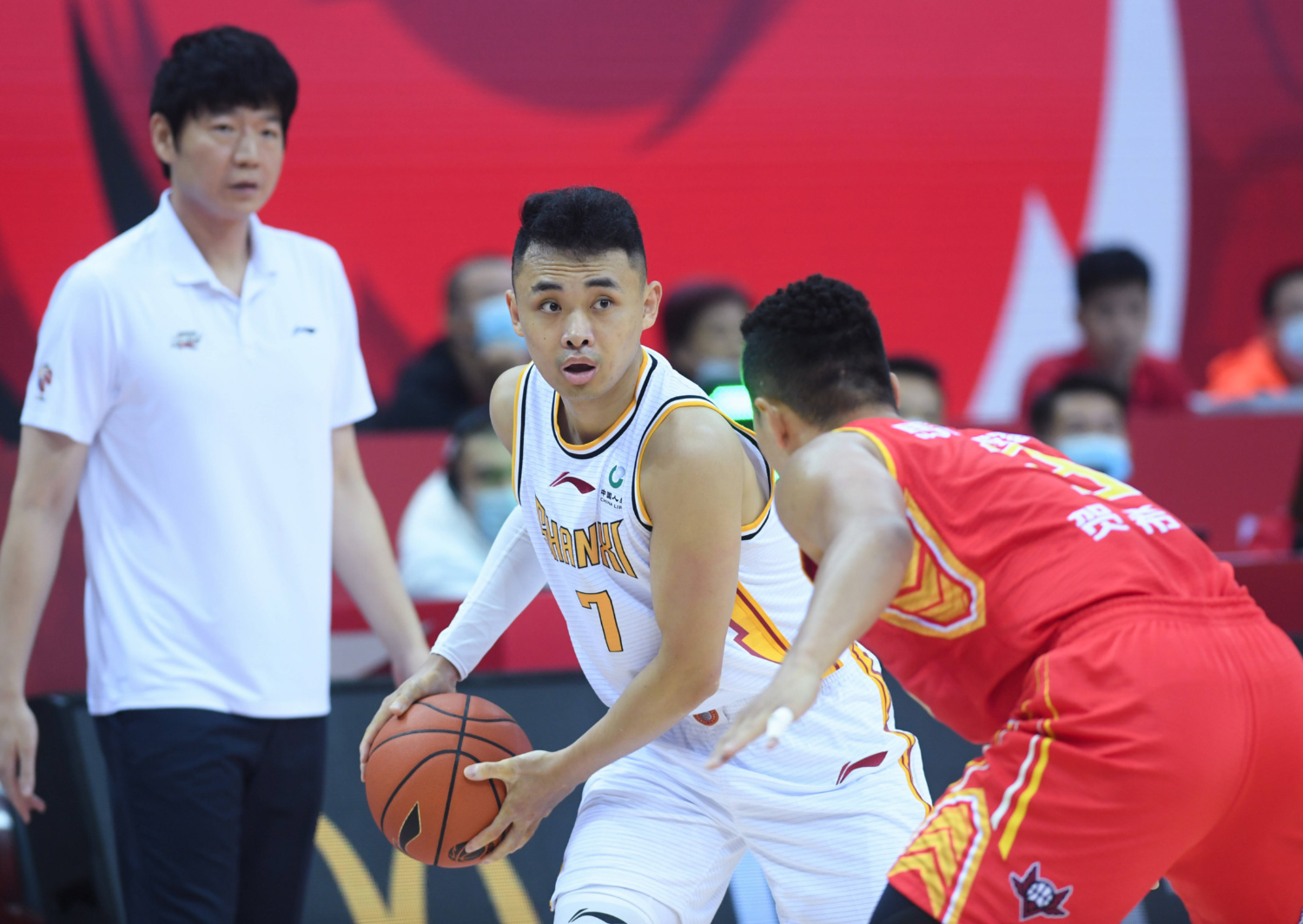 山西队险胜山东队，哈登状态火热的简单介绍