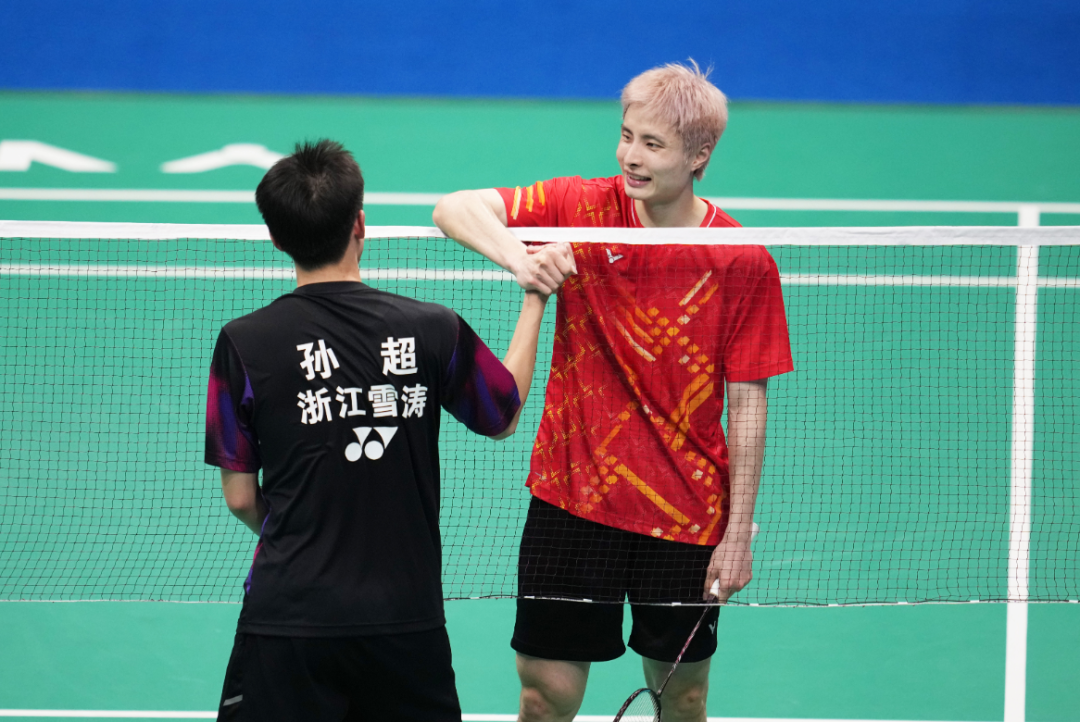 日本队鏖战中国队,石宇奇刷新纪录 日本队鏖战中国队,石宇奇刷新纪录