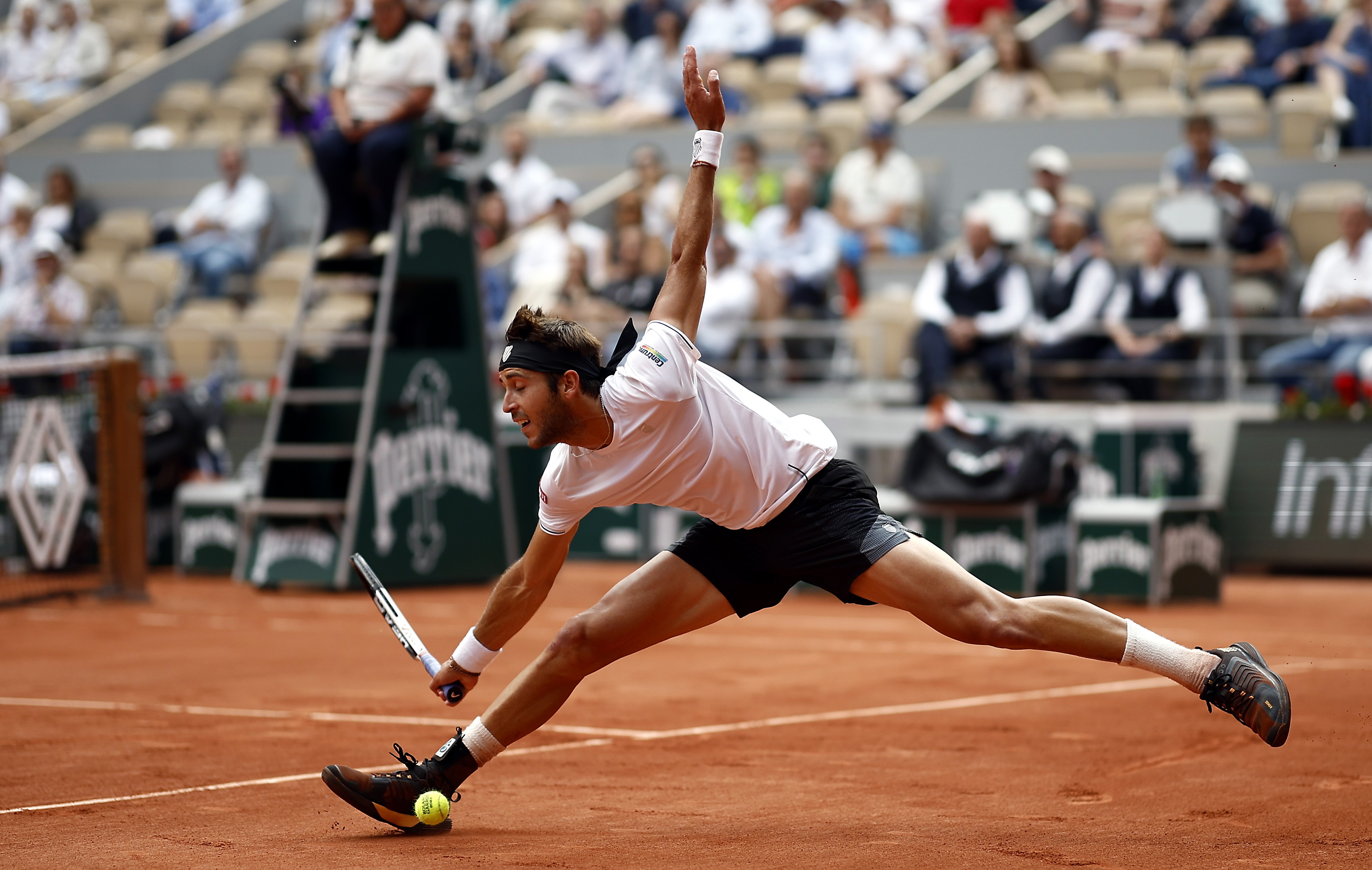 包含温网横扫法网，兹维列夫统治全场的词条