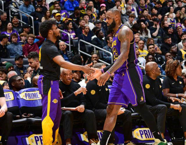 魔术险胜篮网，詹姆斯带队取胜