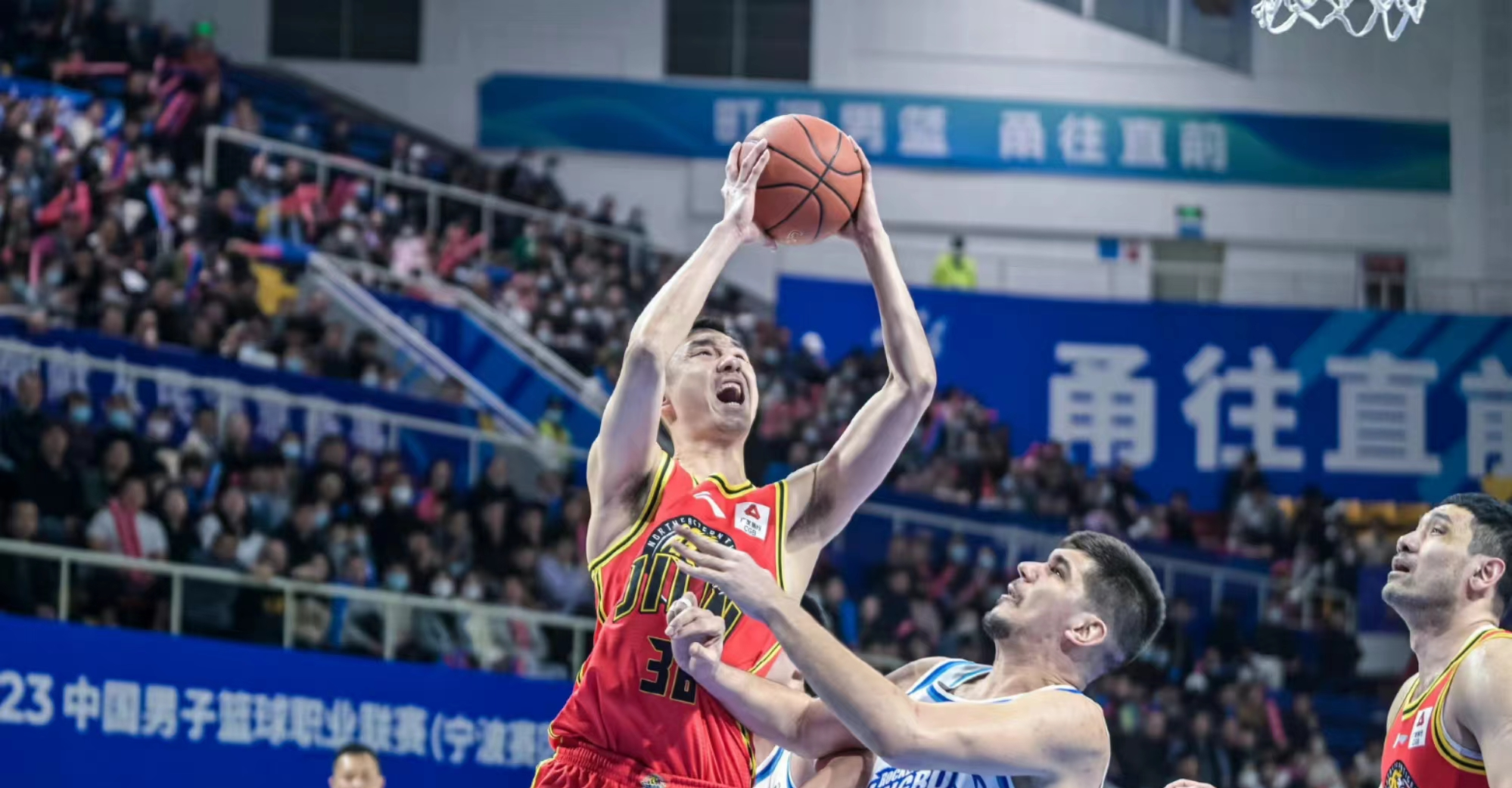 关于马来西亚队鏖战印尼队，黄鸭组合状态火热的信息