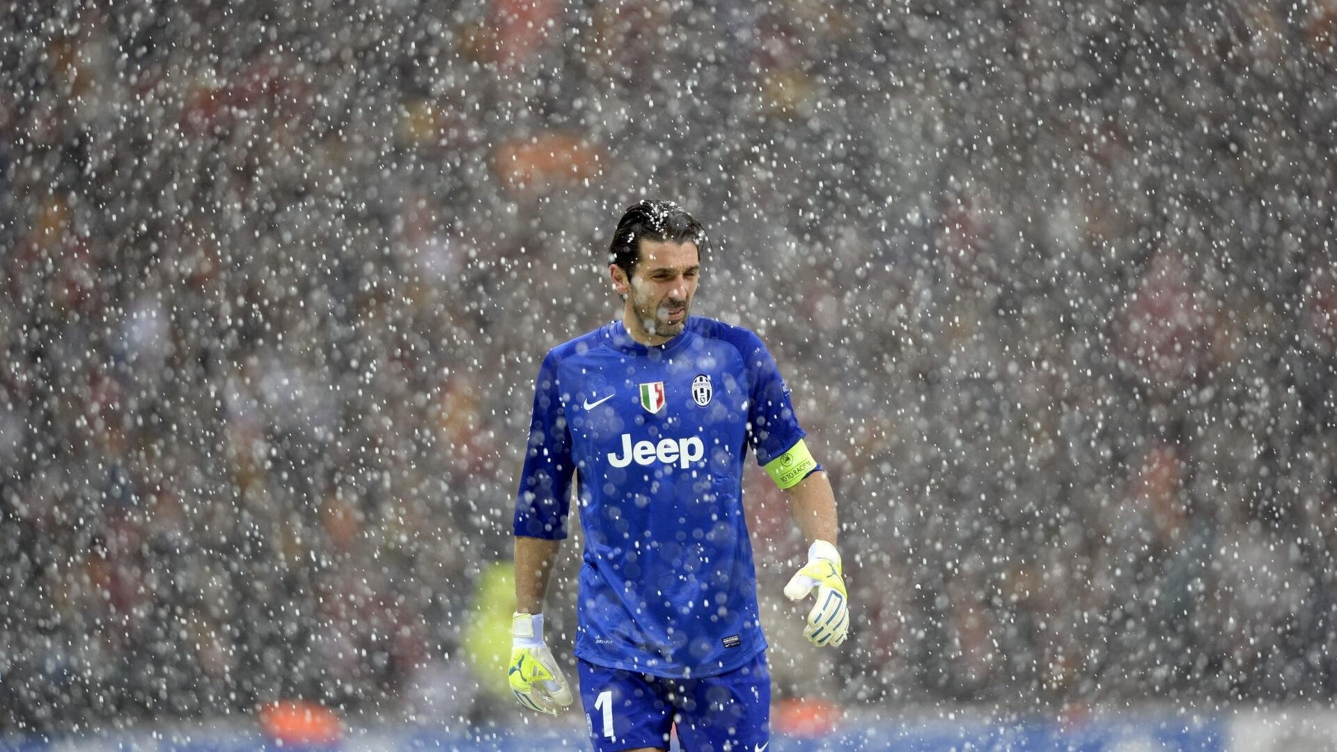 总决赛之夜，拉什福德关键制胜，当足球英雄闯入篮球圣殿