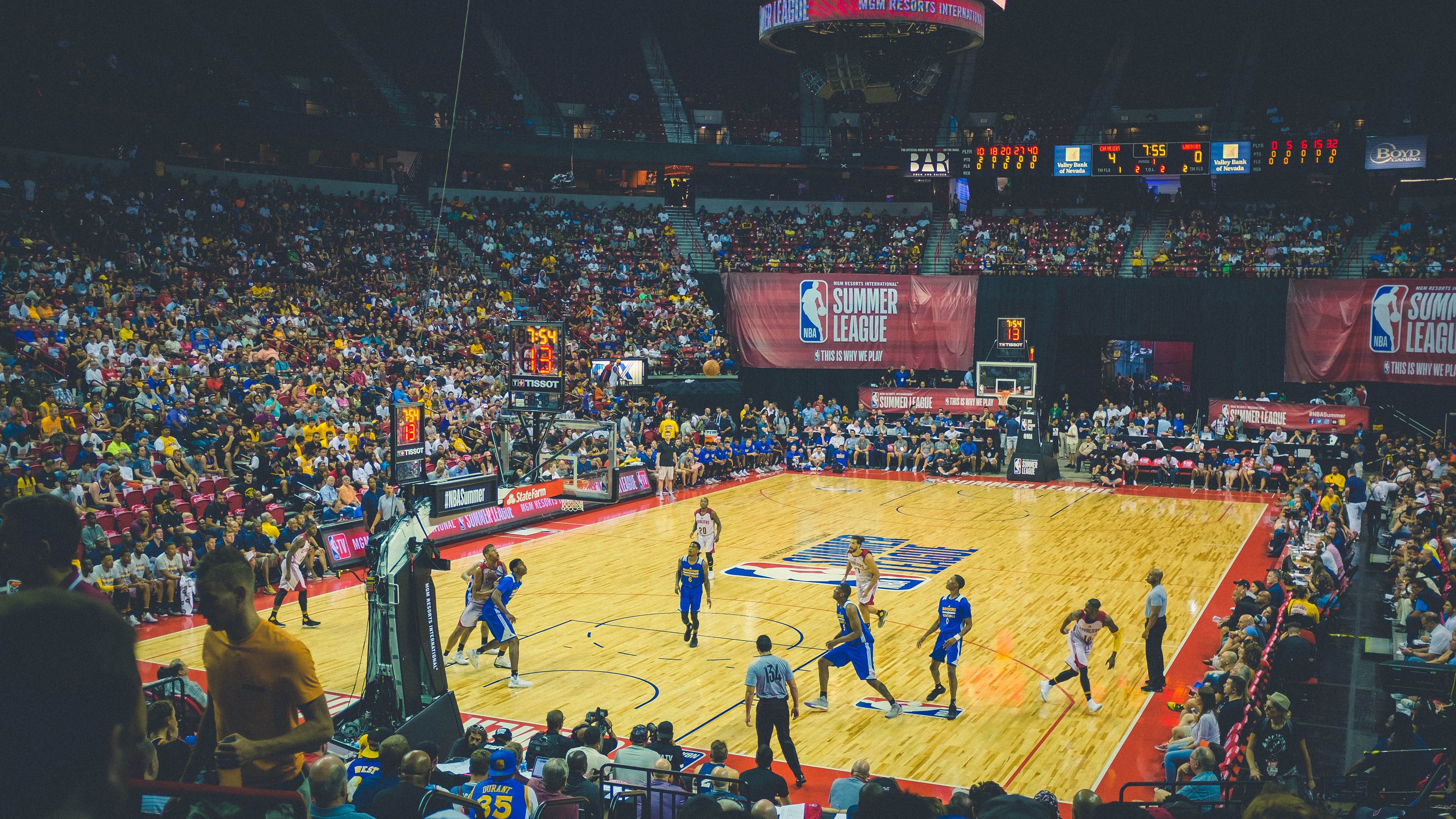 赛道上的逆袭，红牛二队险胜雷诺，勒克莱尔惊艳四座